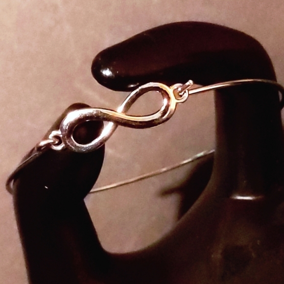 Infinity bangle bracelet - Picture 2 of 3